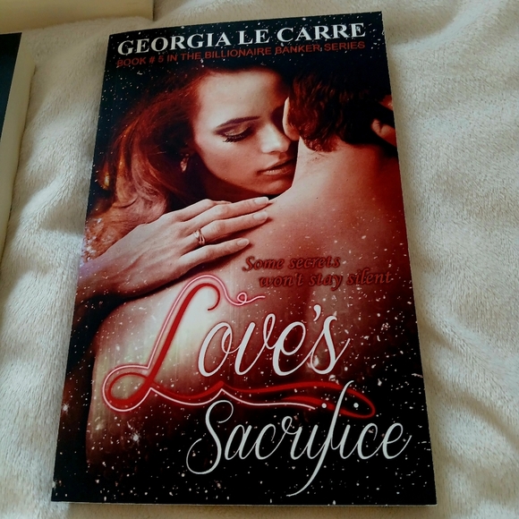 Source Unknown Romance Novel Set - Black, Red, White Covers - Picture 4 of 4